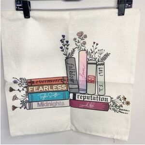 Taylor Swift Swiftbooks Pillow Case Cover NEW in Original Packaging